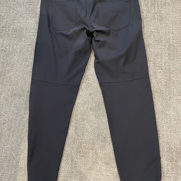 Lululemon men’s ABC pants. - Picture 13 of 13
